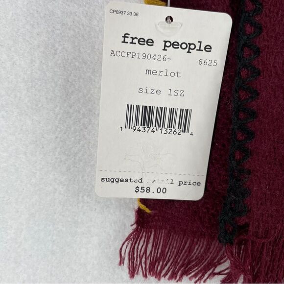 Free People Blanket Fringe Rectangle Scarf NWT - Picture 6 of 6